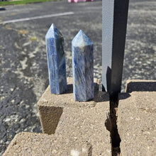 Load image into Gallery viewer, Blue Kyanite Point
